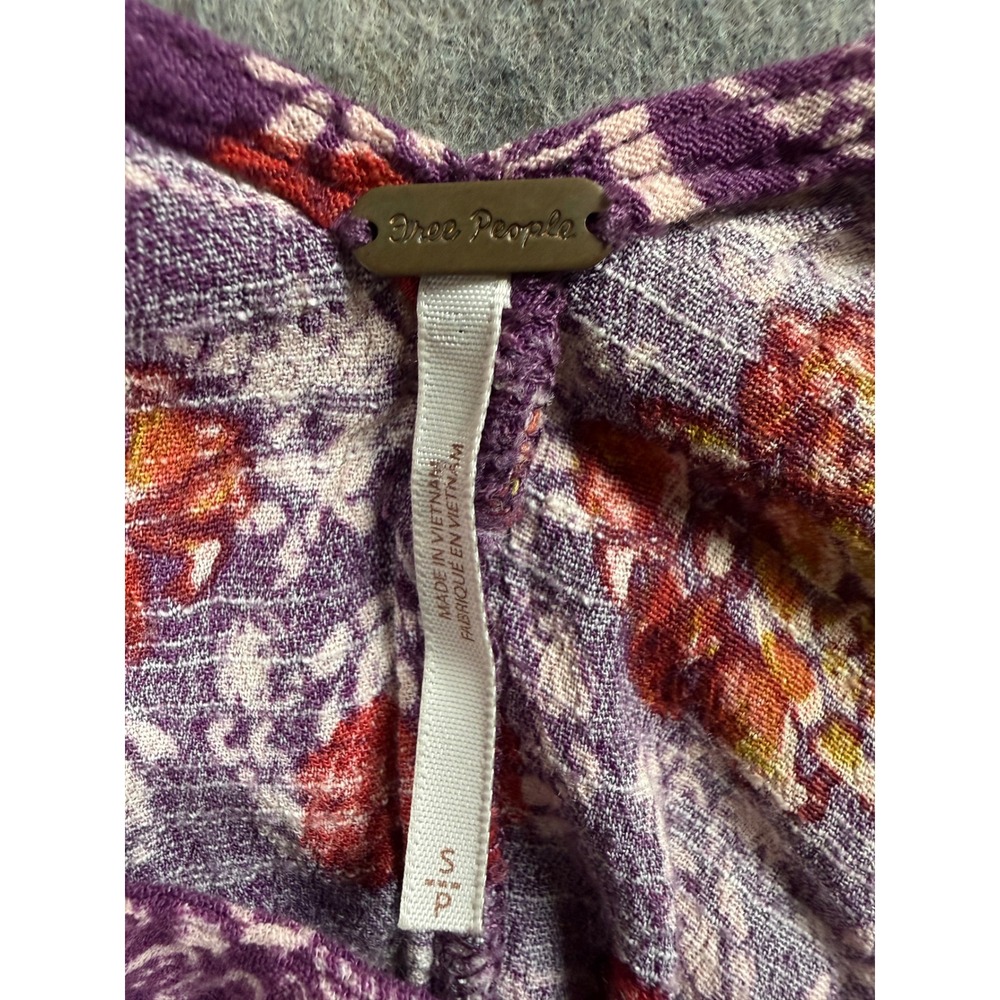 Free People Tunic Top Womens S Purple Rayon Floral Boho Deep V Back Ruffle Hem - Picture 4 of 6